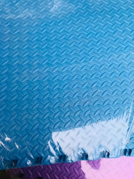 Bộ 18 miếng thảm xốp lót sàn 1 màu kt 60cm x 60cm