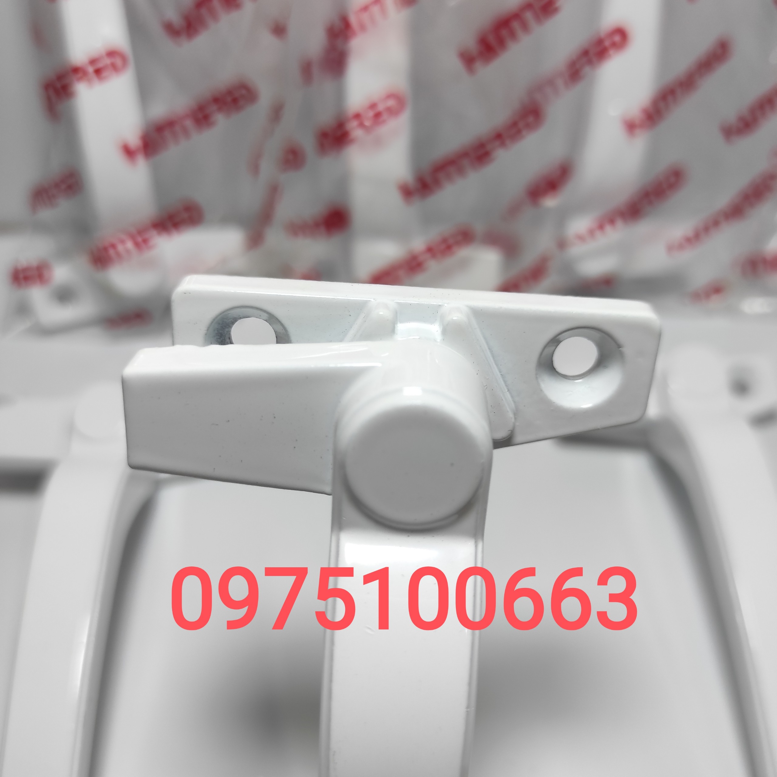 Tay gạt Hammered 8112 màu Trắng sữa -Tay cài cửa nhôm cho cửa sổ mở quay mở hất-tay gạt cửa nhôm