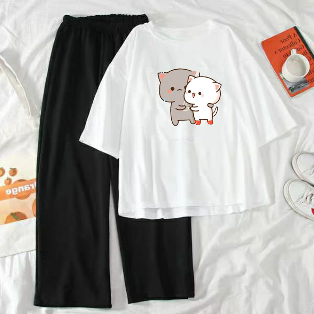 [HAN HAN SHOP 113] Sét Bộ Đồ Quần Áo Nữ Mùa Hè Mặc Đi Chơi Dạo Phố Cá Tính, Mặc Ở Nhà Xinh Cute, Combo Áo Thun Phông Cotton Organic Ngắn Tay Cổ Tròn Mát Mịn In Hai Mèo Ôm Nhau Kèm Quần Rộng Sạn