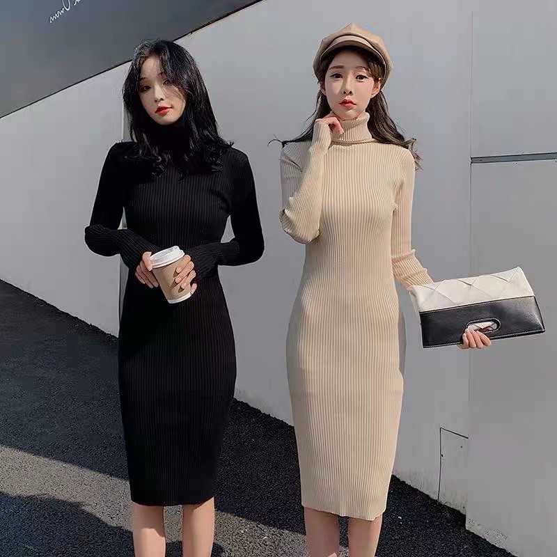Váy len tăm dáng dài cổ lọ, ôm sát body tạo đường cong cơ thê