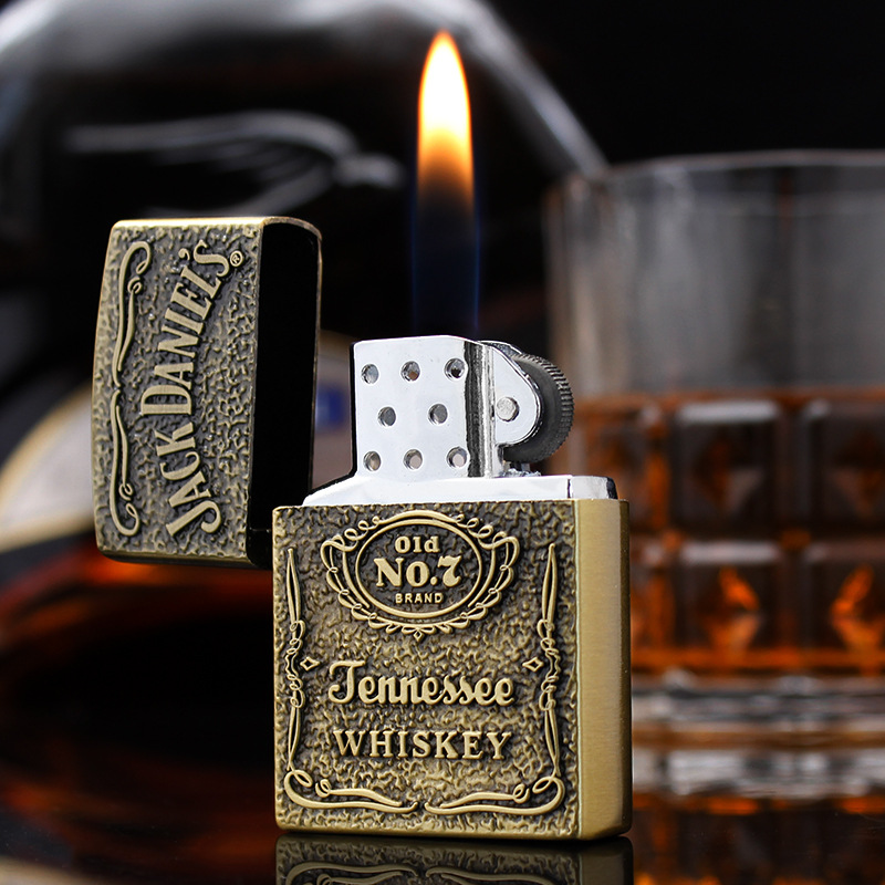 Bật Lửa HUAY Z1039 Xài Gas Đá Lửa Thường Dập Nổi Chữ Jack Daniels Độc Đáo