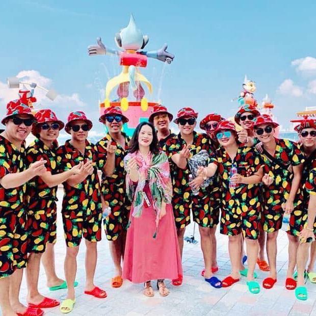 [Lọ lem Luxuxy] (Bộ Đi Biển) Bộ Quần Áo Đi Biển Hình Hoa Qủa Nam Nữ Chất Đẹp