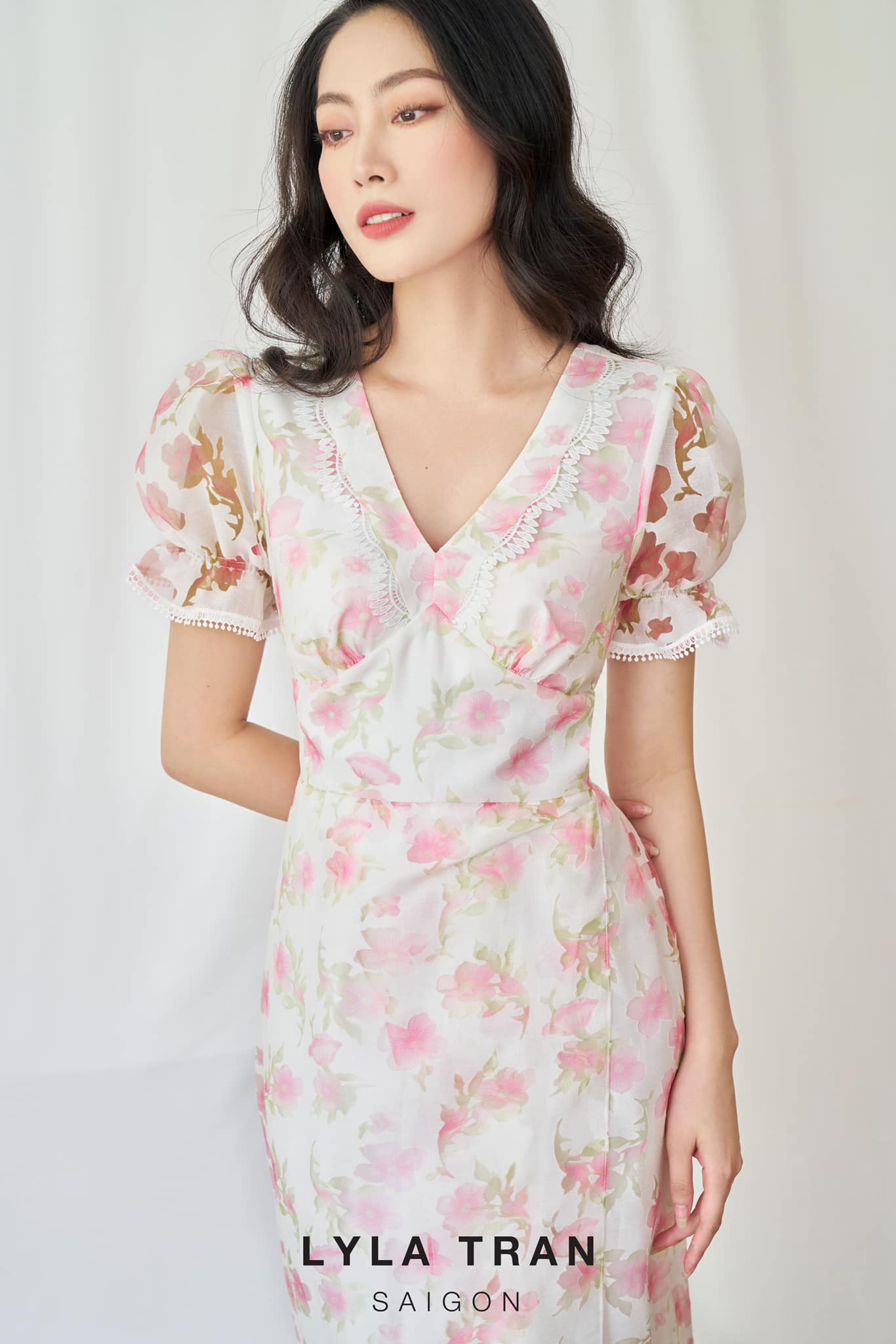 ĐẦM HOA CỔ V CẠT ĐẮP (LYSS FLORAL)