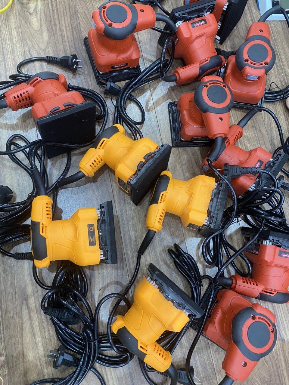 THANH LÝ  Máy Chà Nhám Rung Hình Vuông 230W Nội Địa Trung Bảo Hành 6 Tháng Giao Màu Ngẫu Nhiên