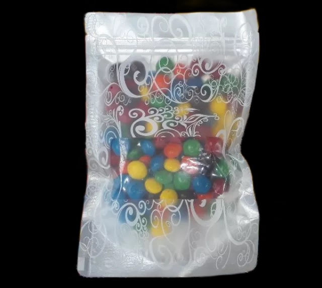 Chia lẻ bịch 200gr socola M&M Chocolate Candies của Mỹ gồm các loại socola sữa, socola đậu phộng và socola bơ đậu phộng