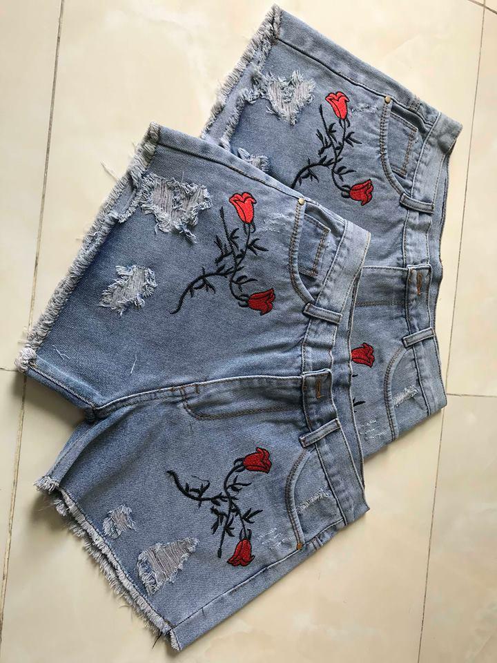 Quần shorts jean nữ thêu hoa Đẹp Store 257