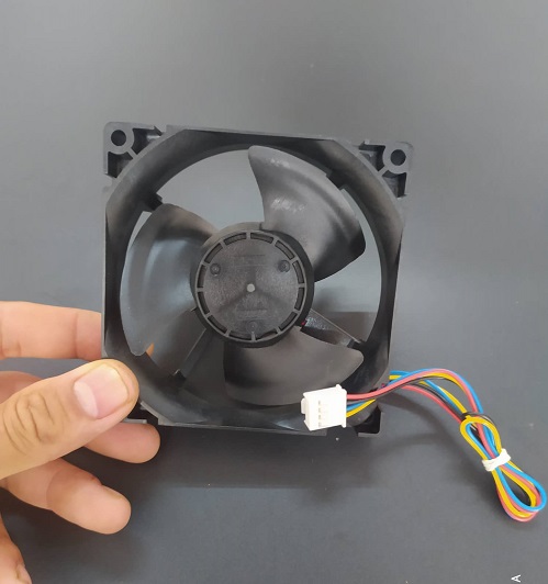 Quạt tủ lạnh toshiba 4 dây kích thước 9x9cm