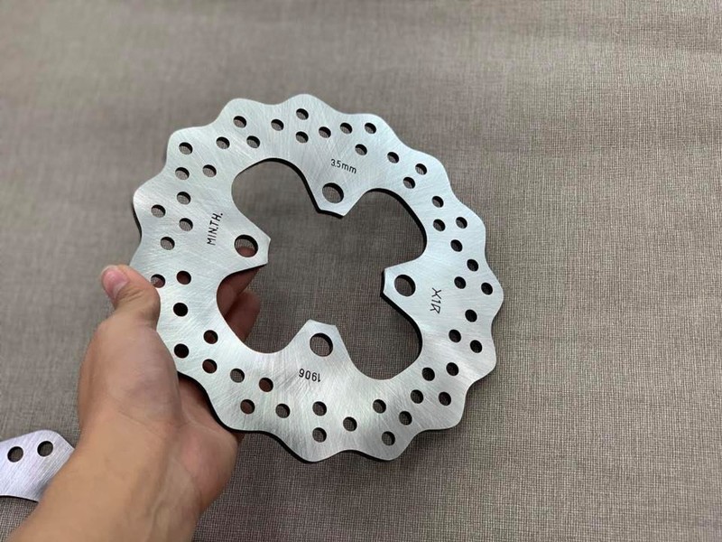 ĐĨA SAU 190mm X1R CHO SONIC 150 VÀ LẮP TRƯỚC CHO VARIO/CLICK/VISION