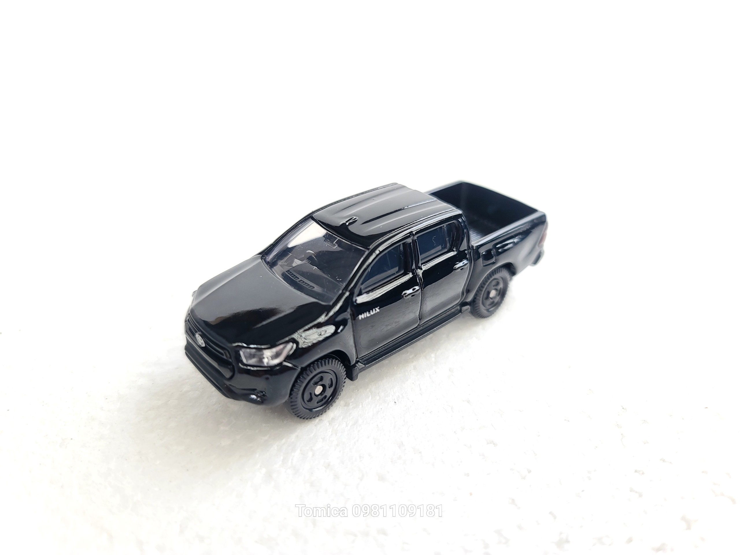 Xe mô hình Tomica - Xe Toyota HILUX bán tải màu đen tuyệt đẹp giá rẻ cho bé sưu tập