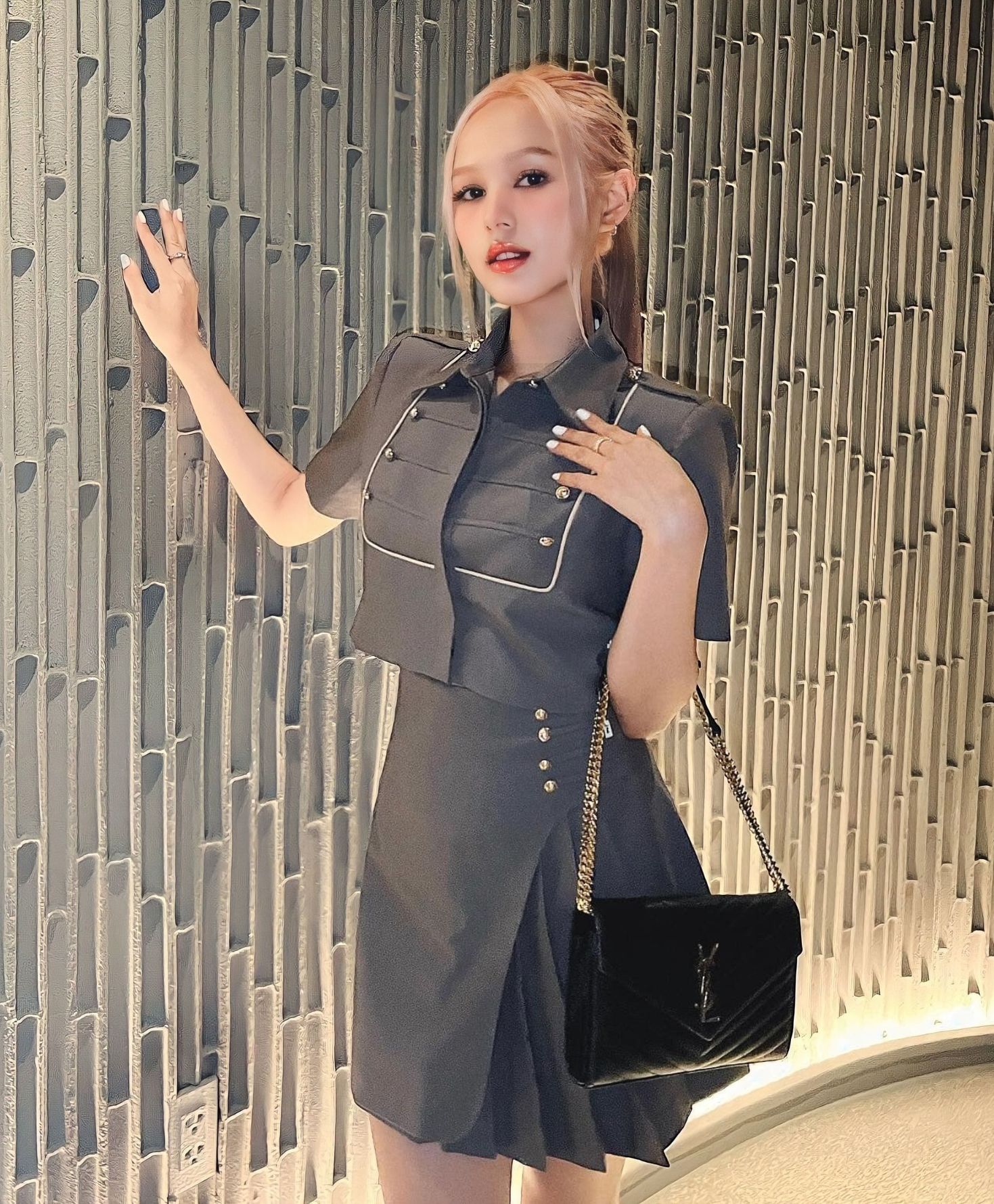 Áo blazer dáng ngắn thiết kế cổ đức cá vai sang chảnh jm dress design 5b01.2206kt