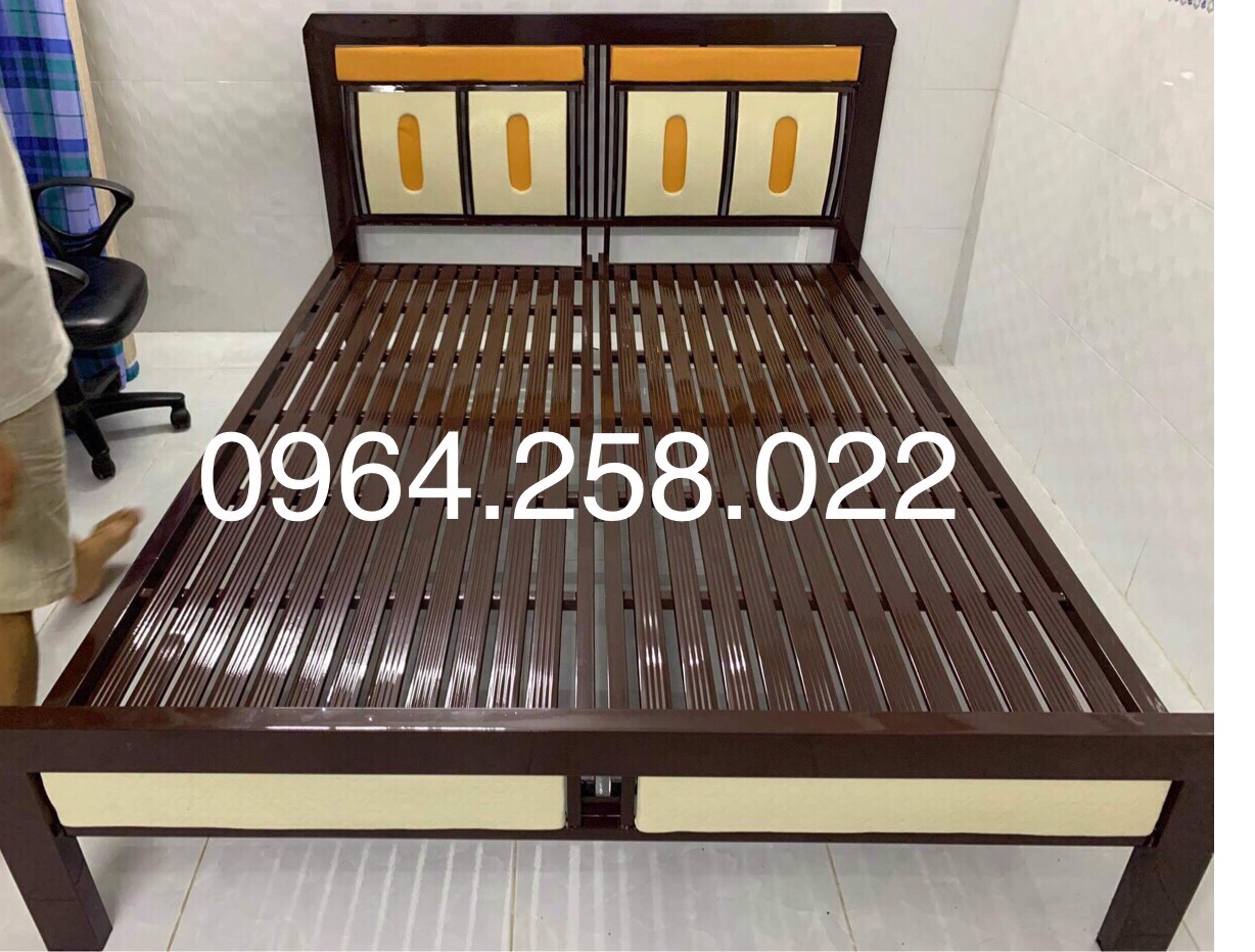 Giường sắt giã gỗ - ngang 1m6 dài 2m sg