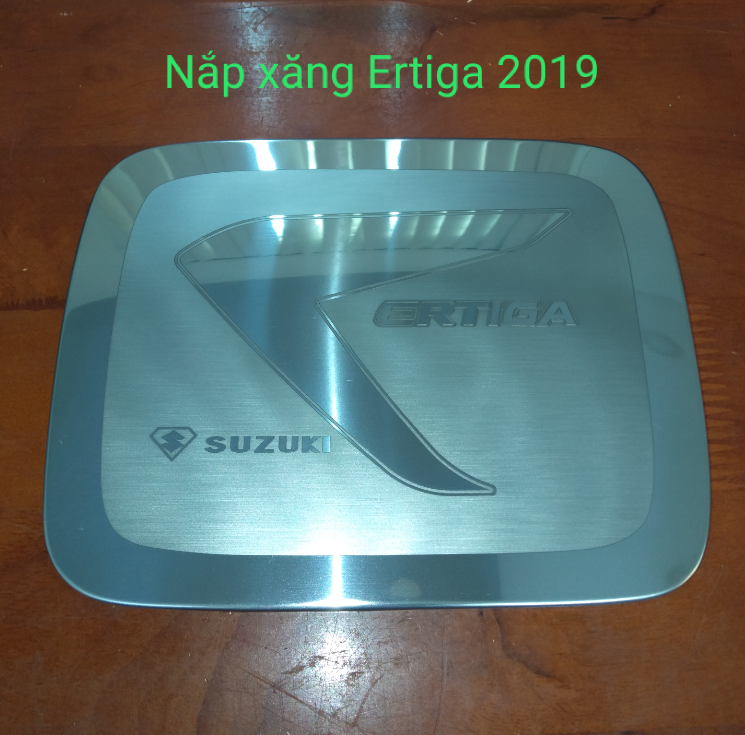 Ốp inox nắp bình xăng suzuki ertiga 2019