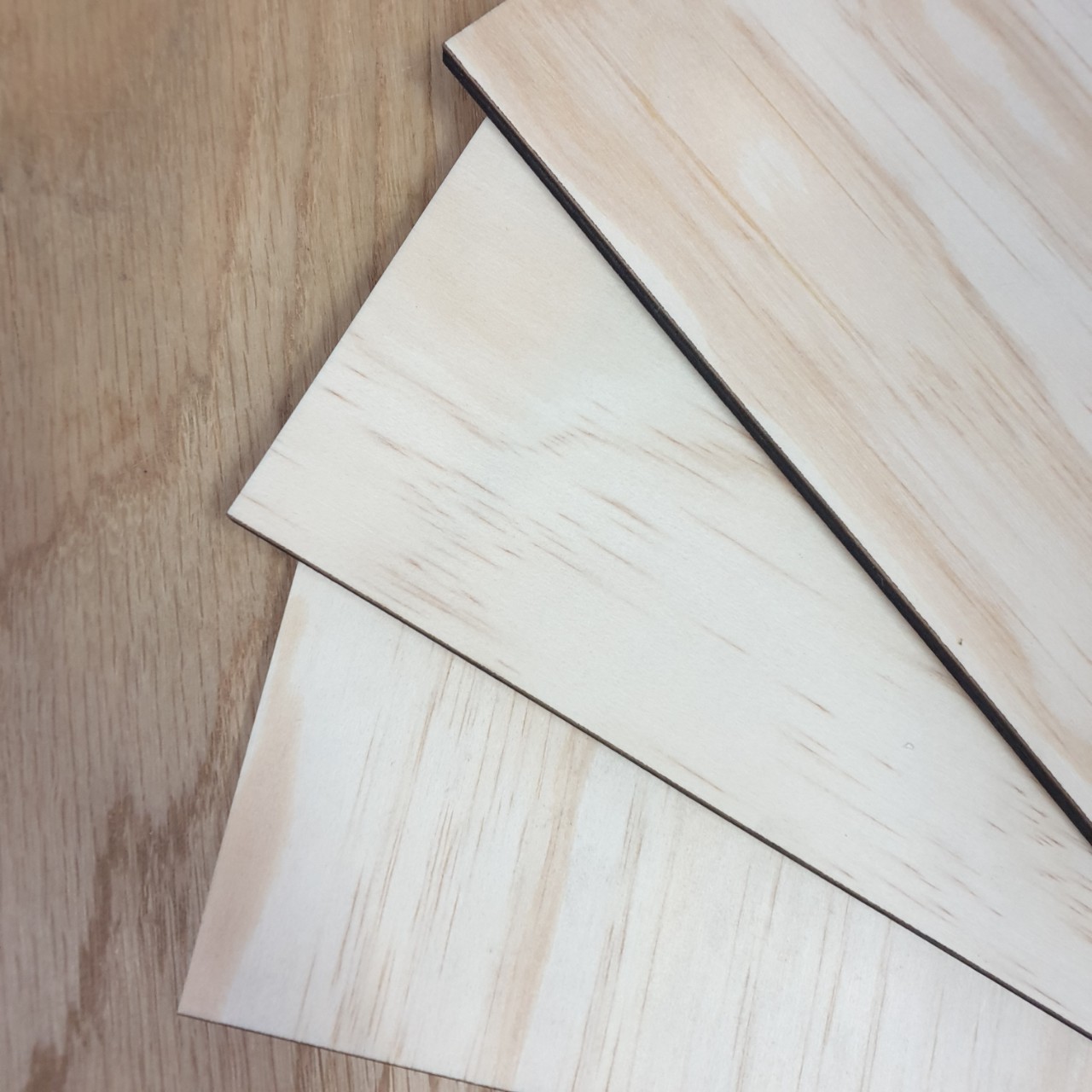 Combo 3 miếng gỗ 20x30cm Ván ép 2 mặt thông dày 5mm (2 mặt đẹp chế đồ chơi sáng tạo, mô hình, tranh gạo, đồ thủ công mỹ nghệ)