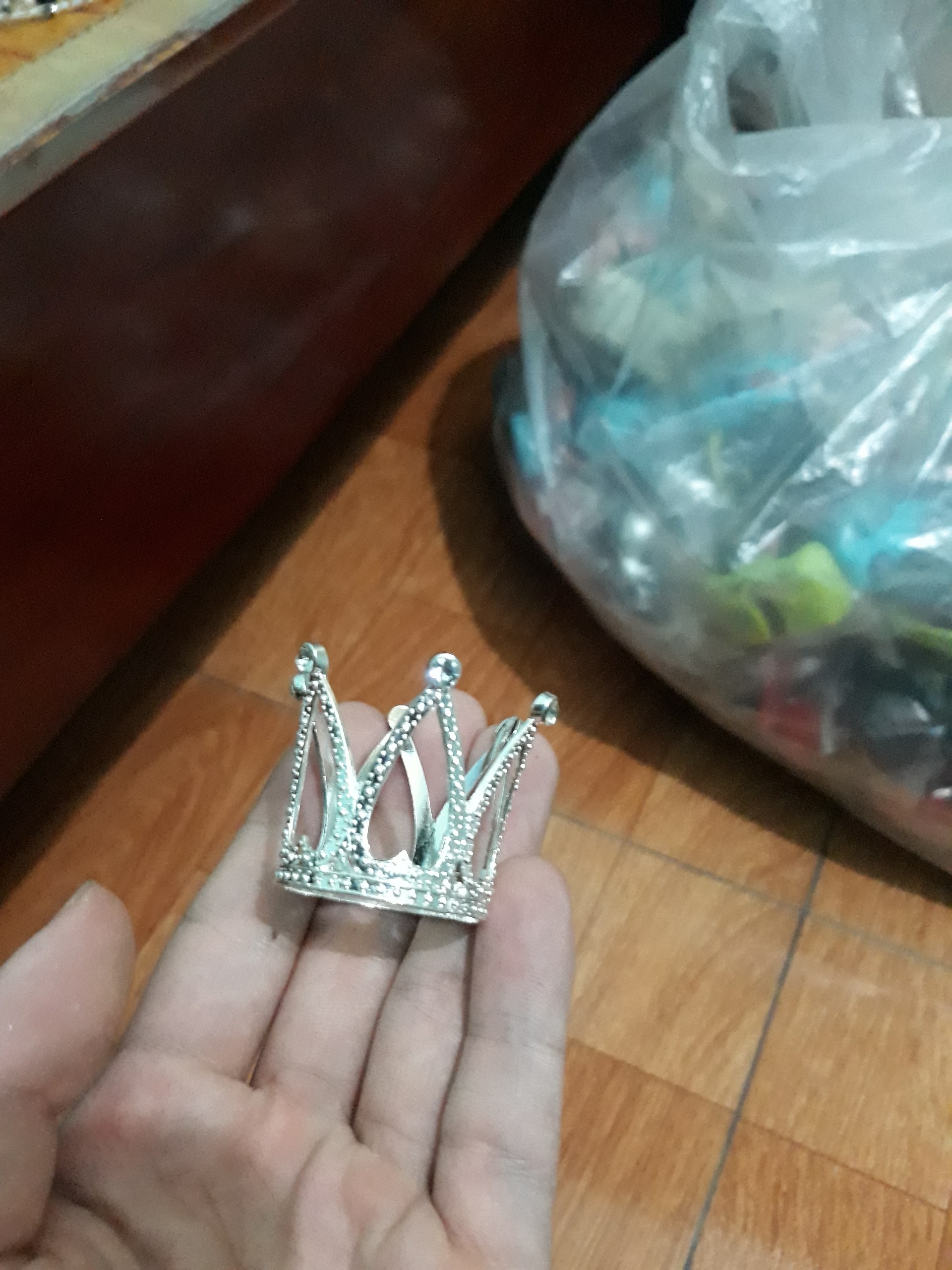 Com bo 10 Mô hình Vương miện trang trí bánh kem, bánh sinh nhật, vương miệng nhỏ nhắn xinh xắn