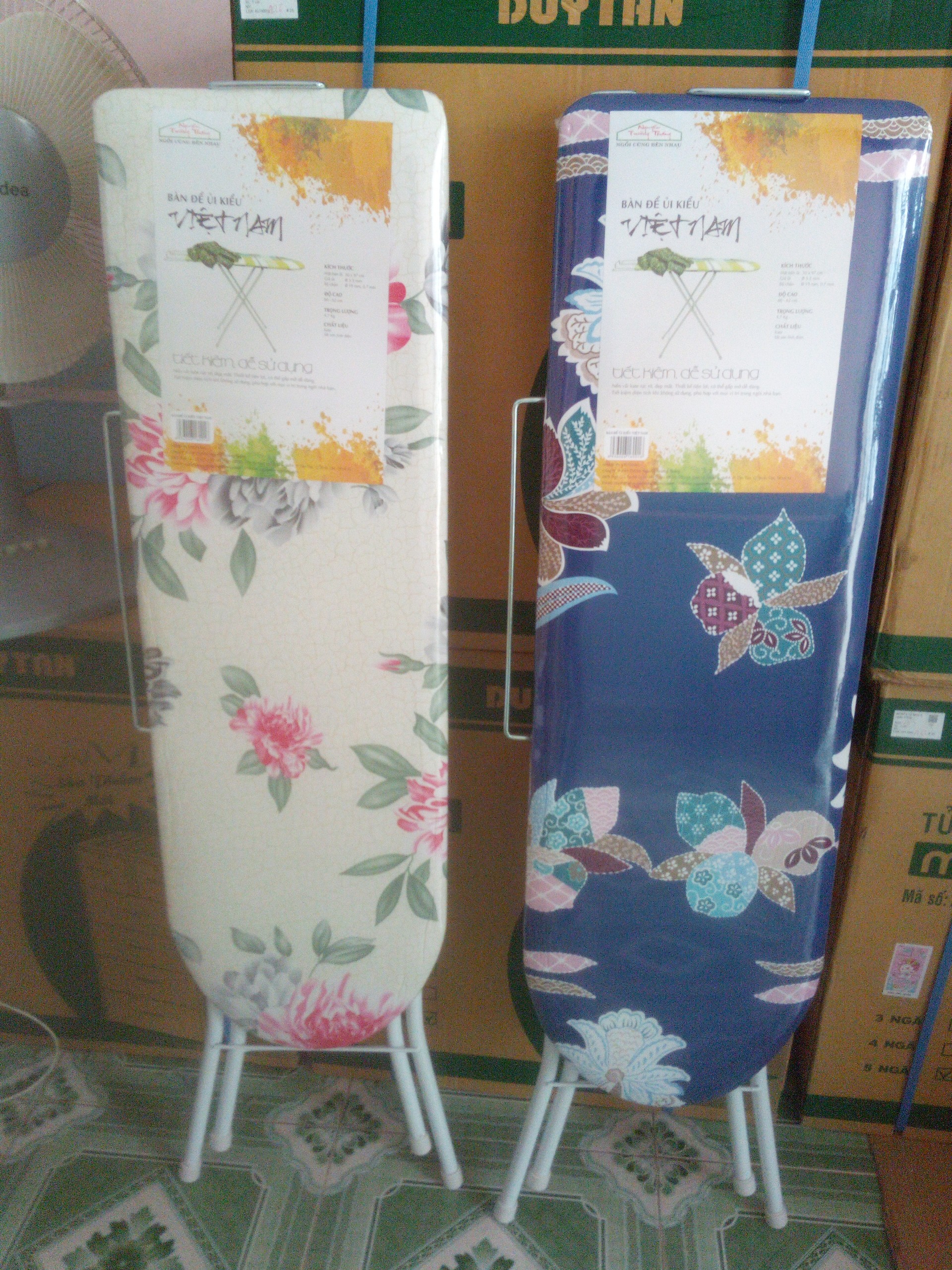 [HCM]Bàn để ủi quần áo ( điều chỉnh độ cao ) Họa Tiết Ngẫu Nhiên