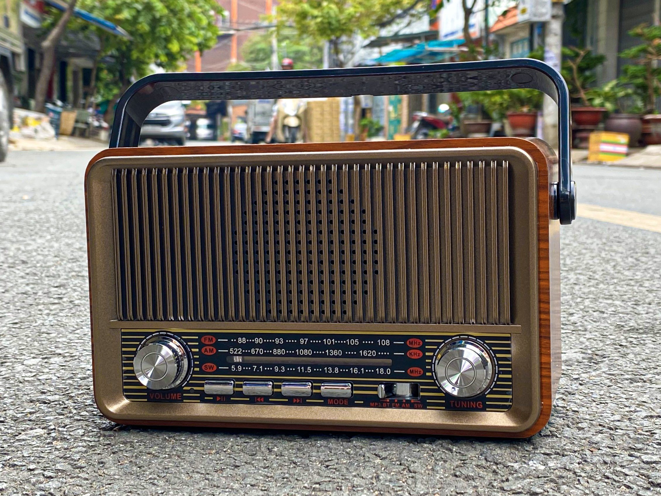 Đài FM Bluetooth 510BT - Loa bluetooth kết hợp đài radio - Phong cách cổ điển vintage - Vỏ gỗ sang trọng, bass trầm ấm - Đầy đủ kết nối Bluetooth, AUX, USB, SD card