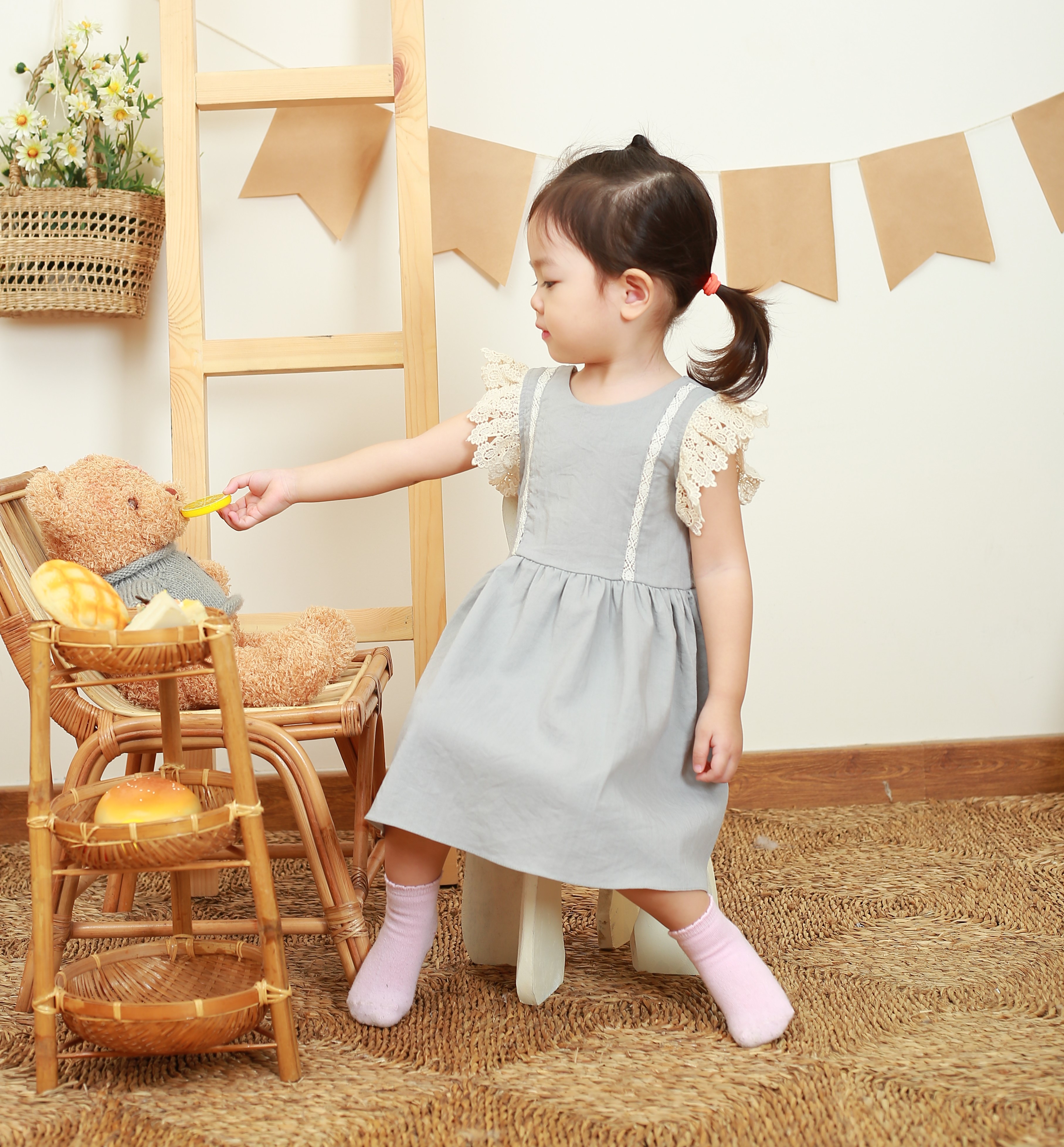 Váy xoè ren tay bồng kiêu kỳ màu xám M61