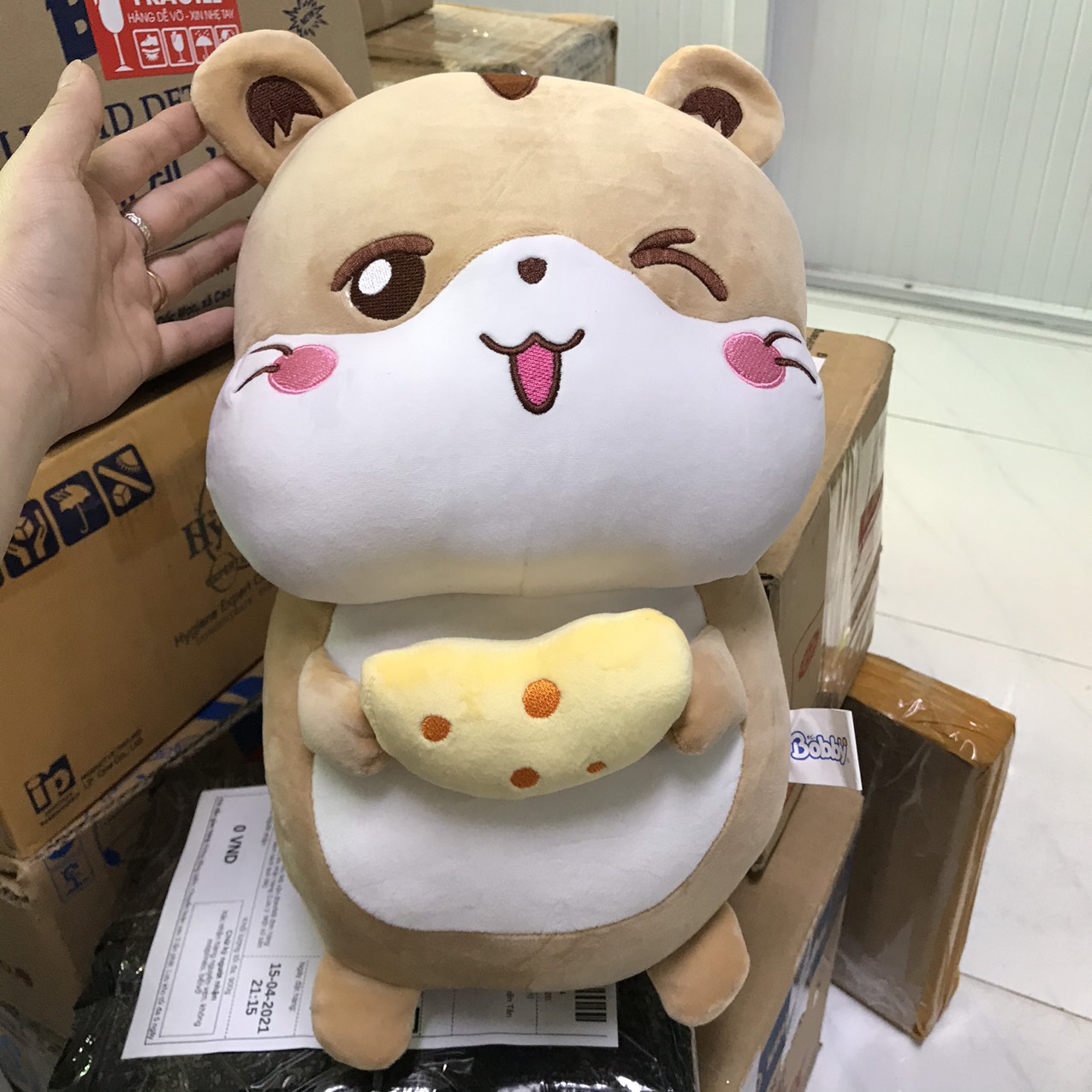 Gấu bông chuột ôm phô mai - Quà tặng tả Bobby