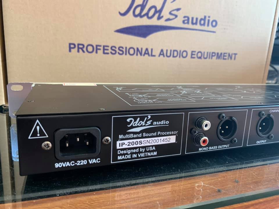 [HCM][PHIÊN BẢN MỚI] Máy nâng tiếng karaoke IDOL IP-200 chuyên nghiệp.cho âm thanh gọn sáng hát nhẹ chất giọng hay. với nhiều ic hơn. sử lí tiếng tốt hơn.tiếng siêu trầm riêng cho loa bass sus khắc phục tình trạng nổ tiếng khi tắt mở