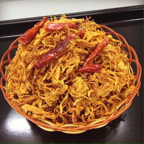 Khô gà bơ tỏi giòn cay loại 1- Hương vị độc quyền nhà làm- Hũ 250g