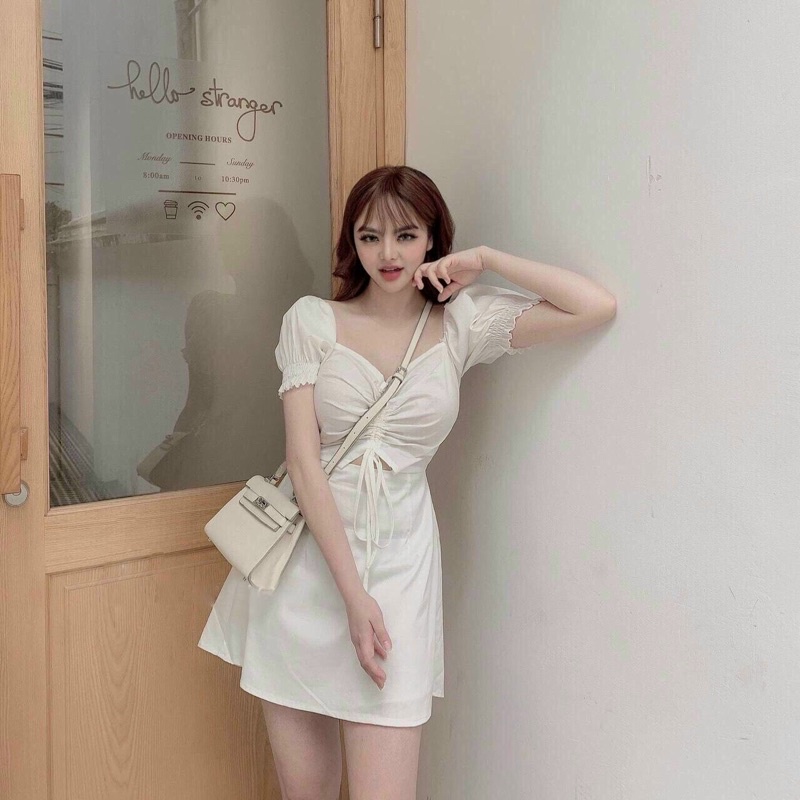 Đầm trắng xẻ eo tay phồng dây rút