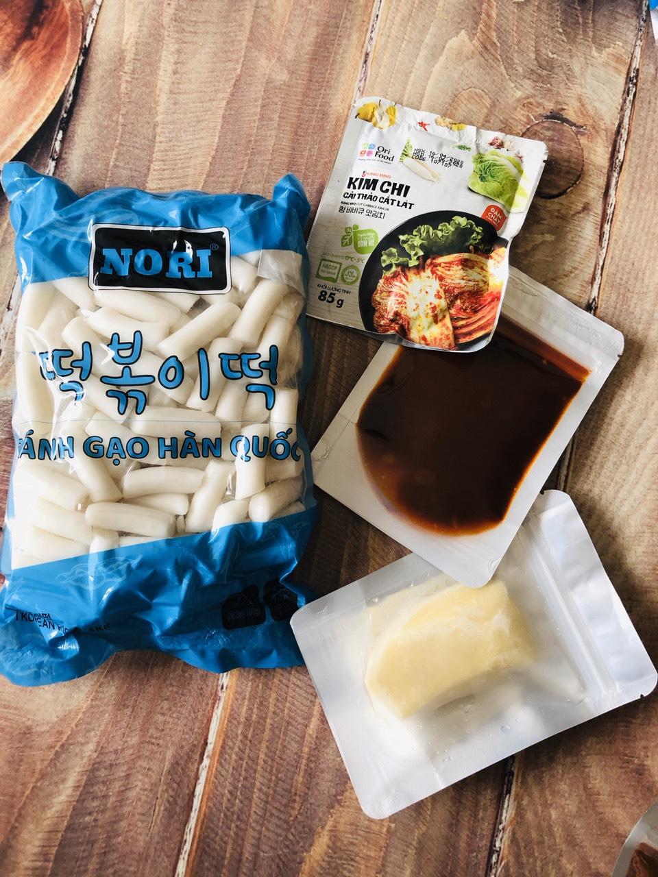 Combo topokki siêu rẻ (1kg bánh gạo thỏi Jofood,100g sốt, 100g phô mai mozza, 1 gói kim chi)_Monhi_Food
