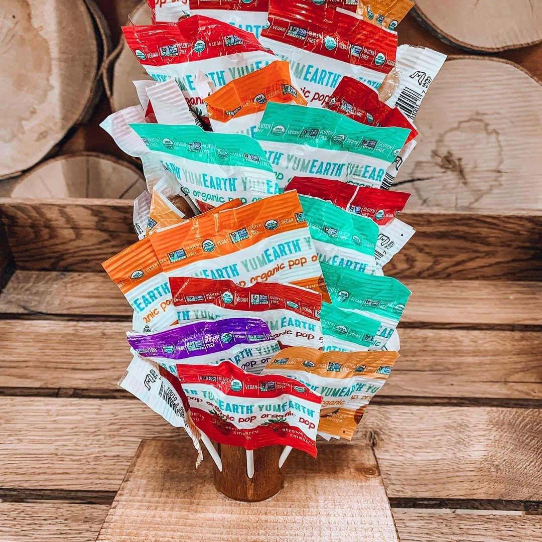 Kẹo mút trái cây hữu cơ cho bé YumEarth Organic Pop 1 chiếc