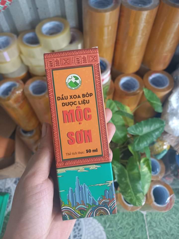 Chai Dầu xoa bóp dược liệu mộc sơn 50ml tặng 1 bịch khẩu trang thời trang 10c