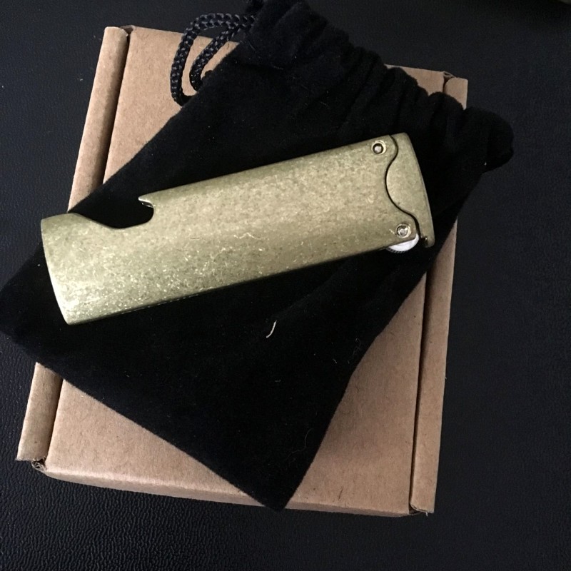 Bật lửa kim loại khui bia
