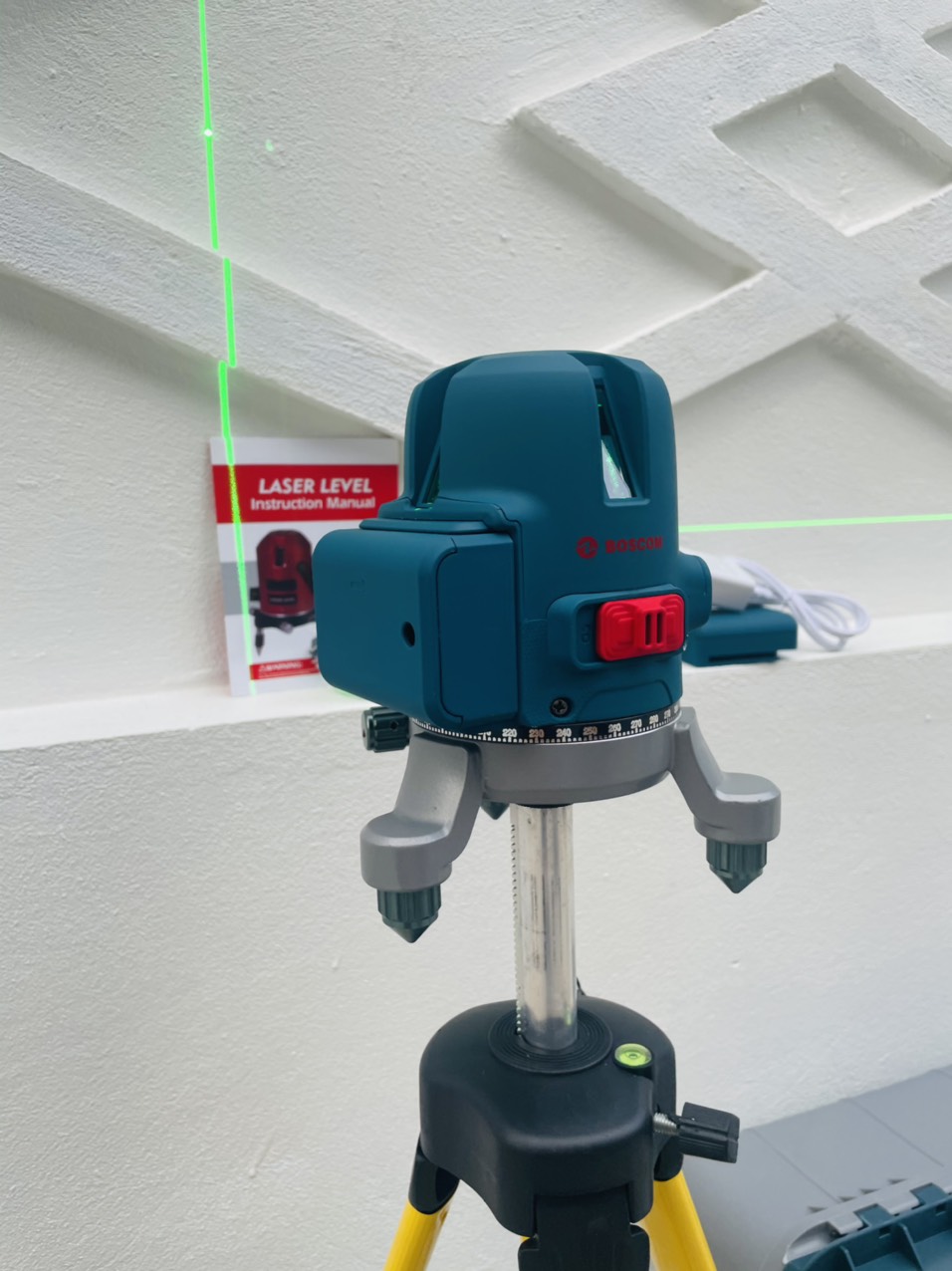 May bắn cốt cân bằng tia laser 5 tia xanh bố com BS 588LD siêu sáng tăng kem chân 1m 2 PIN