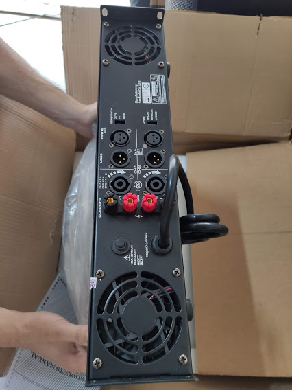 [Trả góp 0%]Đẩy Công xuất JBL model LA 2500  20 sò to  1400W chuẩn hãng  chất  âm JBL hay  chơi tốt đôi loa full bass 30+20 . hoạc 2 đôi bass 25.