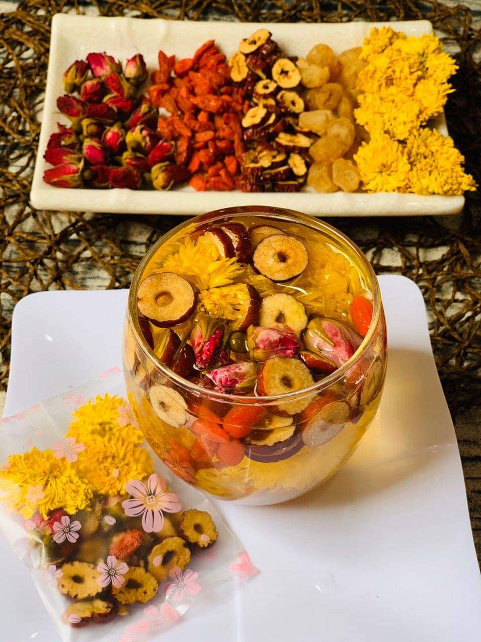 [HCM]Set 30 gói trà dưỡng nhan - Đẹp da dáng xinh - Bồi bổ sức khỏe - Tặng kèm bình 1 lít 3 gói đường detox mật ong và túi vải