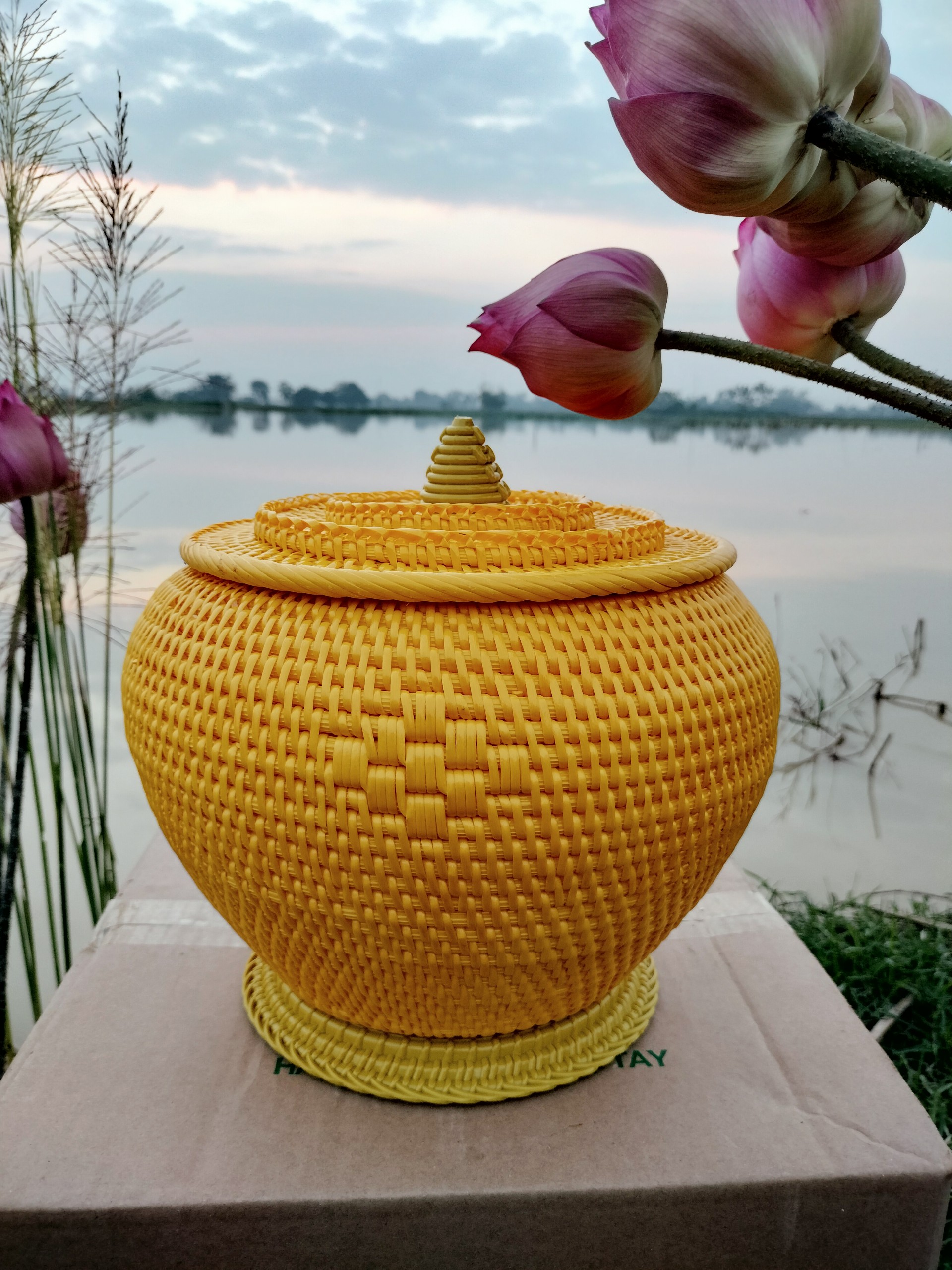 Ủ ấm tích loại 1,5 lít. hàng sâu tay thủ công 100%.
