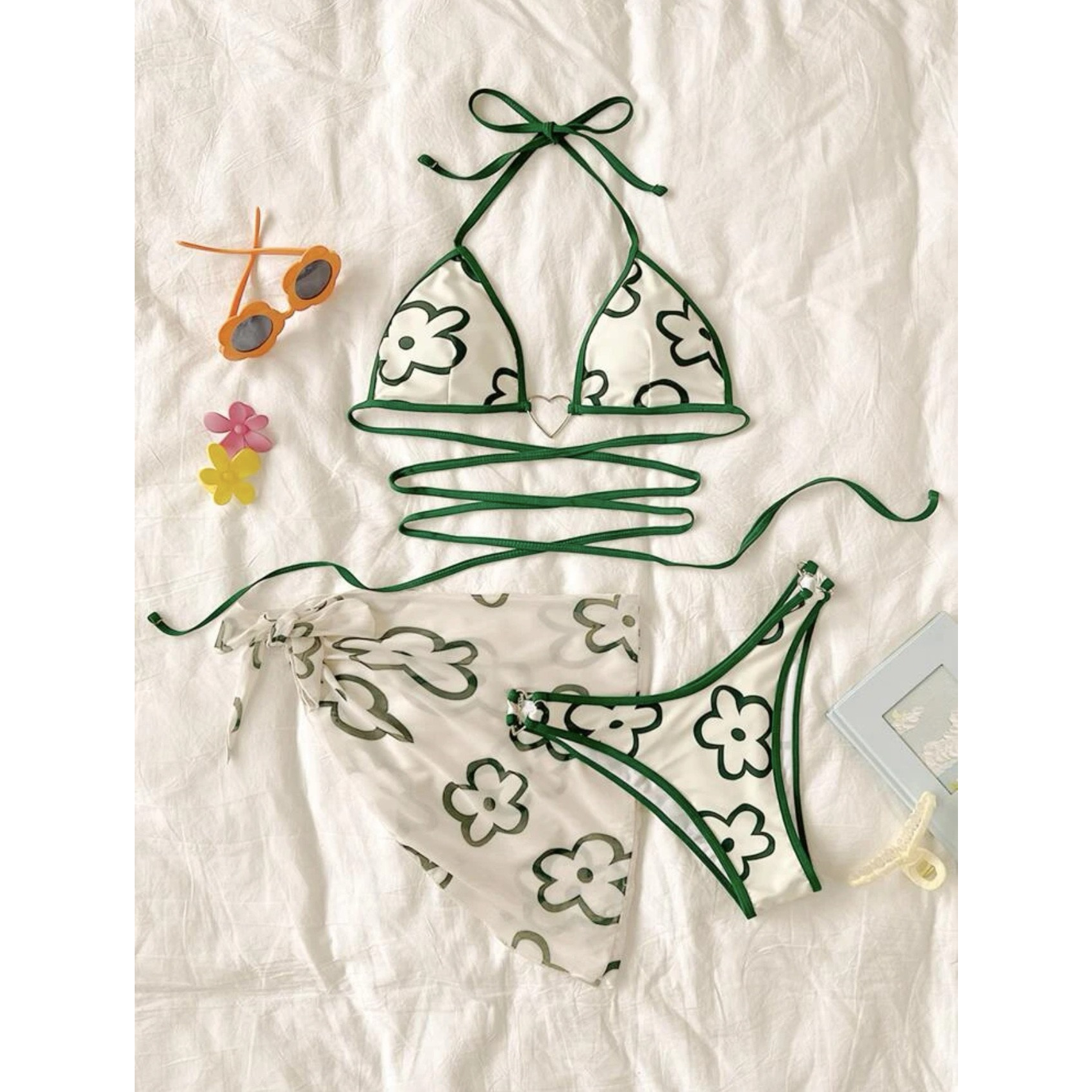 Bikini tam giác 3 mảnh kèm khăn dễ thương