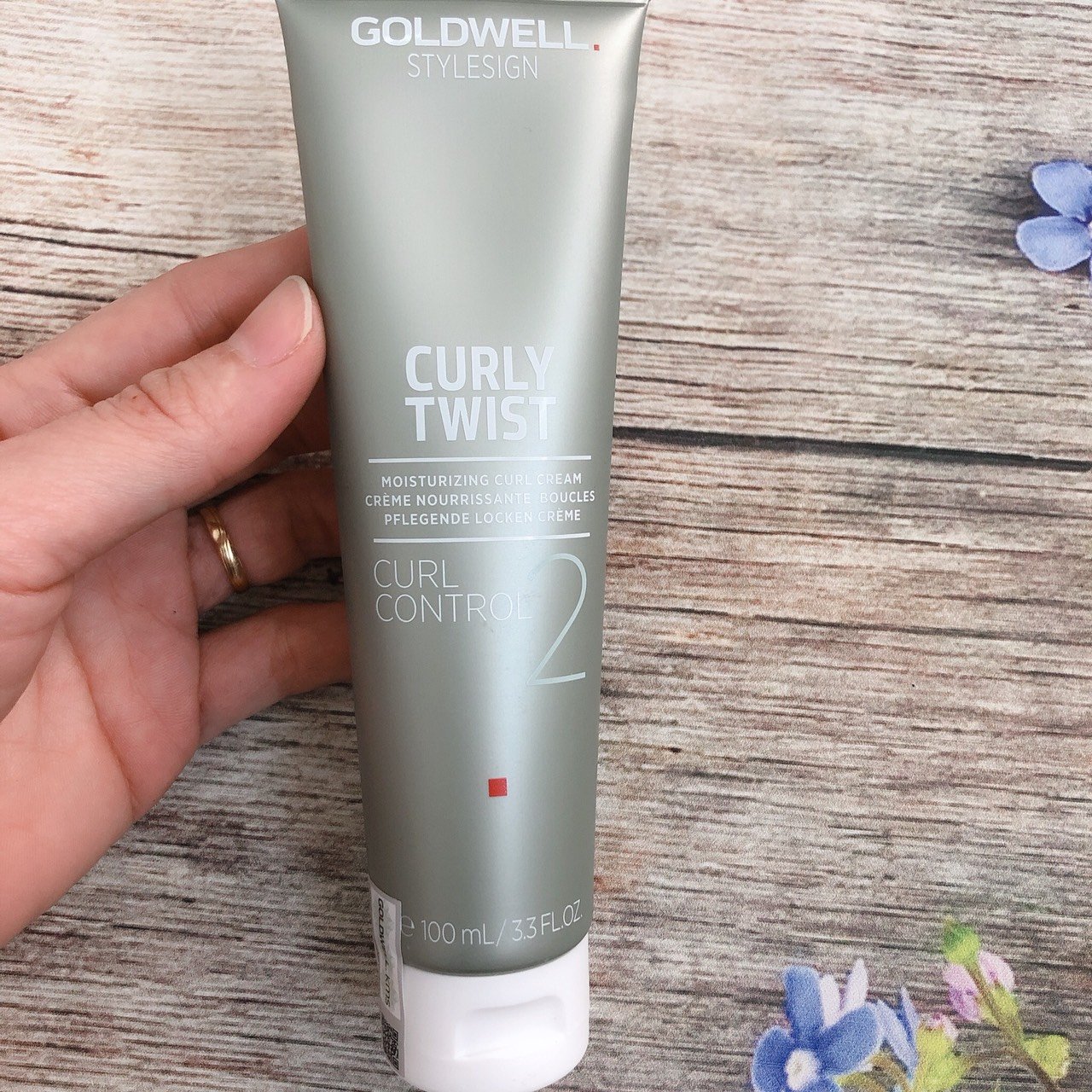 Gel tạo kiểu tóc xoăn và dưỡng ẩm Goldwell Curl Control 100ml