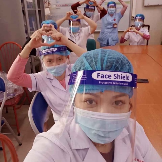 K&iacute;nh chống giọt bắn k&iacute;nh bảo hộ trong suốt an to&agrave;n kh&ocirc;ng mờ h&agrave;ng ch&iacute;nh h&atilde;ng Miếng che chống virut, mặt nạ trong suốt chống covid, mũ chống covid