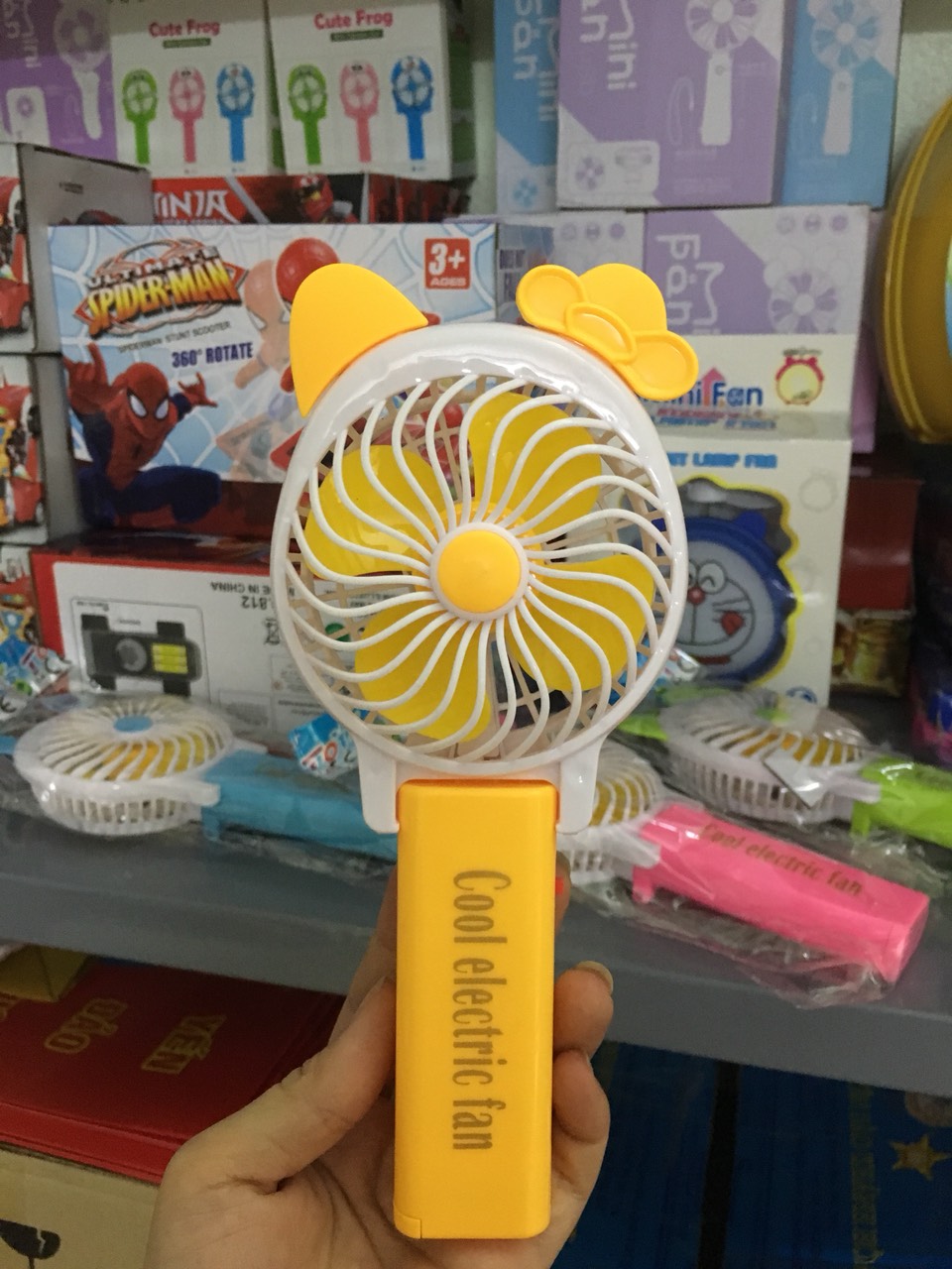 Quạt mini cầm tay hình tai thỏ, chạy pin AA