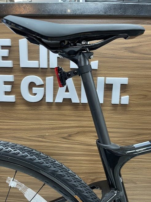 xe đạp thể thao đường trường GIANT REVOLT ADV 2 2022 -xe đạp dòng Gravel