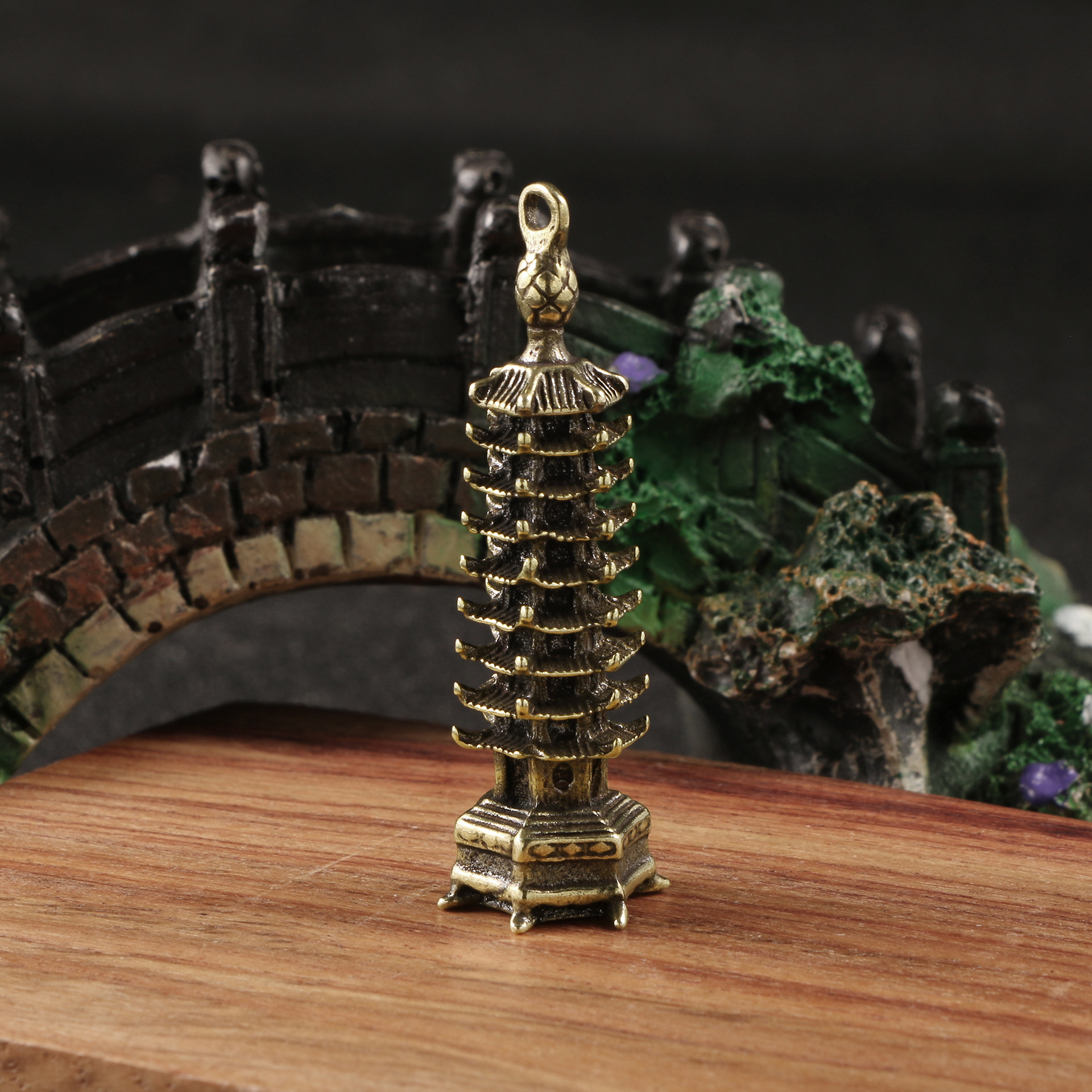Tượng Nhỏ Bằng Đồng Hình Tòa Tháp Móc Khóa (Kích Thước: 5.0 x 1.3cm)