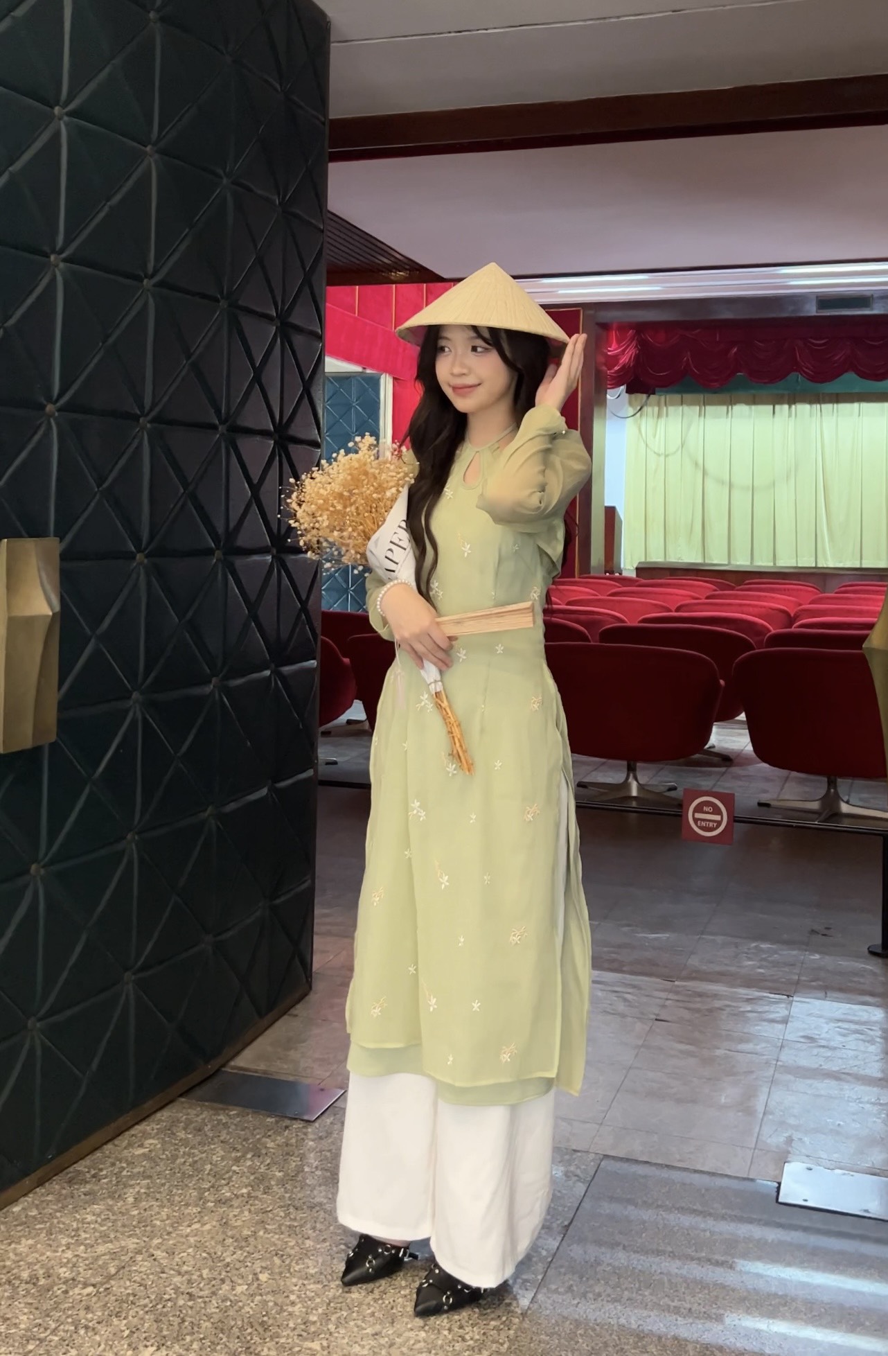 Áo dài yếm thêu hoa | lục anh - clélie