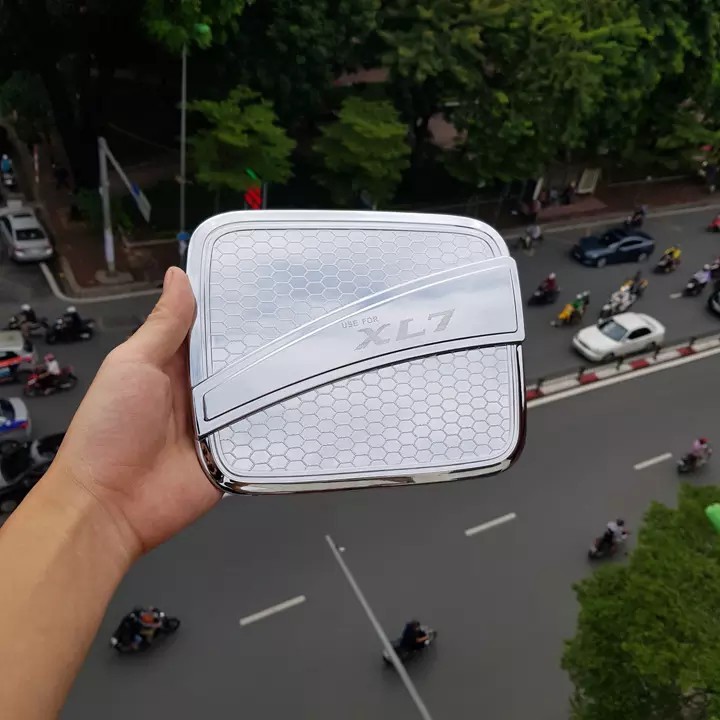 Ốp nắp bình xăng dành cho xe Suzuki XL7-mạ Crom.