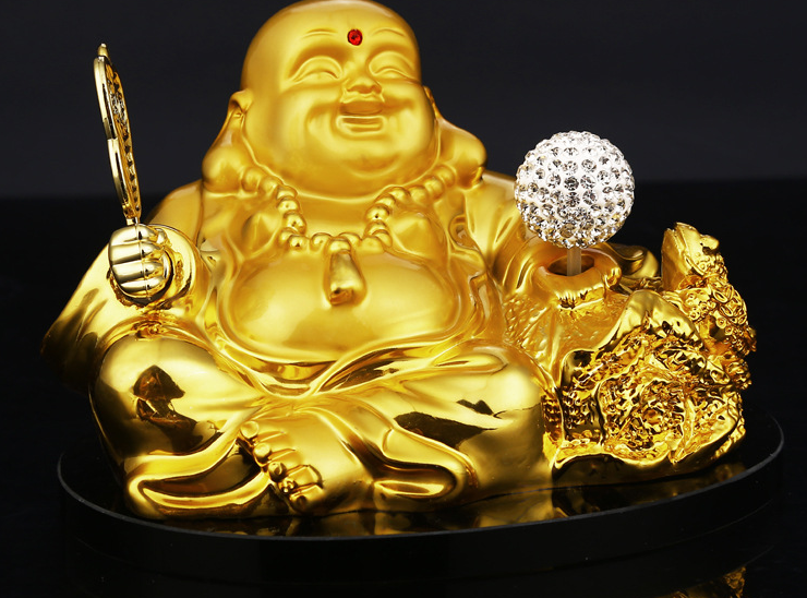 Tượng Phật Di Lạc Mầu Vàng cầm Quả Cầu  Đỏ, Trắng Tự Quay Bằng Năng Lượng Mặt Trời Trang Trí Cao Cấp Trên Xe