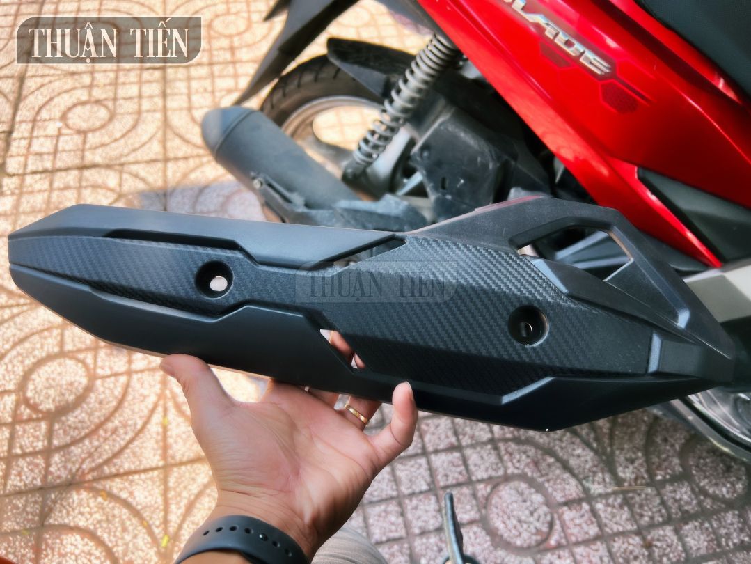 Che pô air blade nhựa mẫu zin các đời - ốp pô nhựa air blade các đời từ 2008 - 2023. đủ tất cả các đời air blade - có kèm 2 cao su lắp ốc