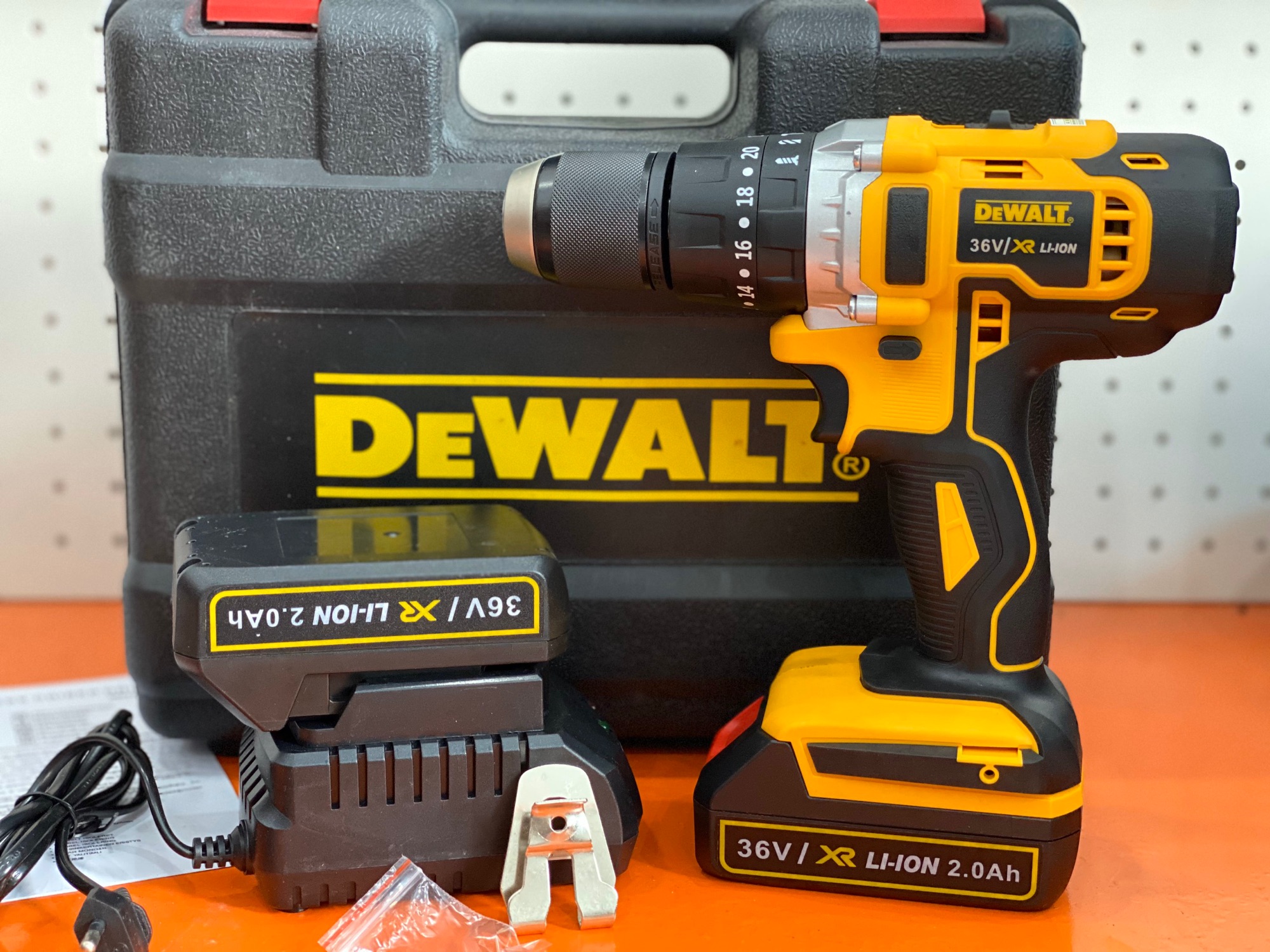 Máy khoan pin DeWalt 36v động cơ 775 motor to