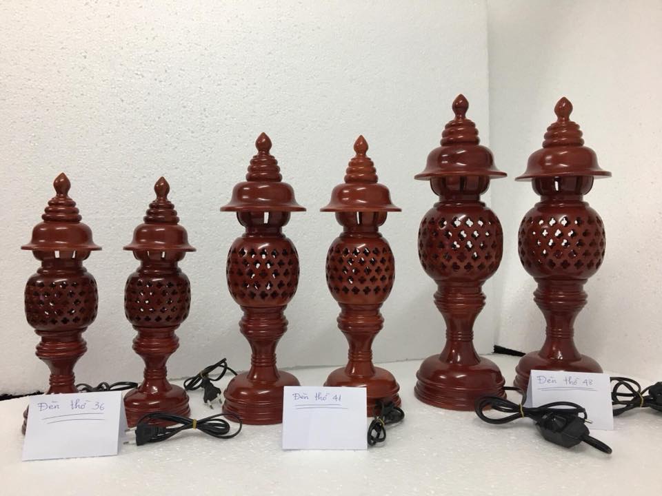 Bộ đôi đèn thờ phong thủy gỗ hương, đã kèm bóng thờ - loại cao 41 cm