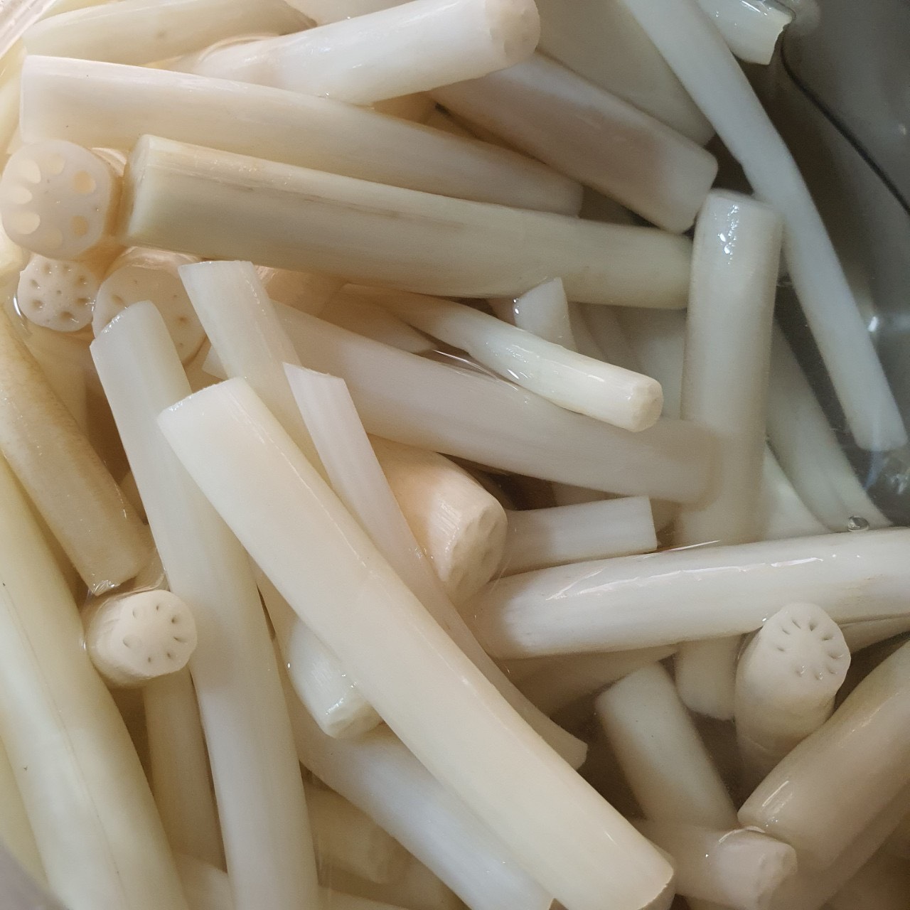 Ngó sen ngâm chua dùng để trộn gỏi hủ 500gr