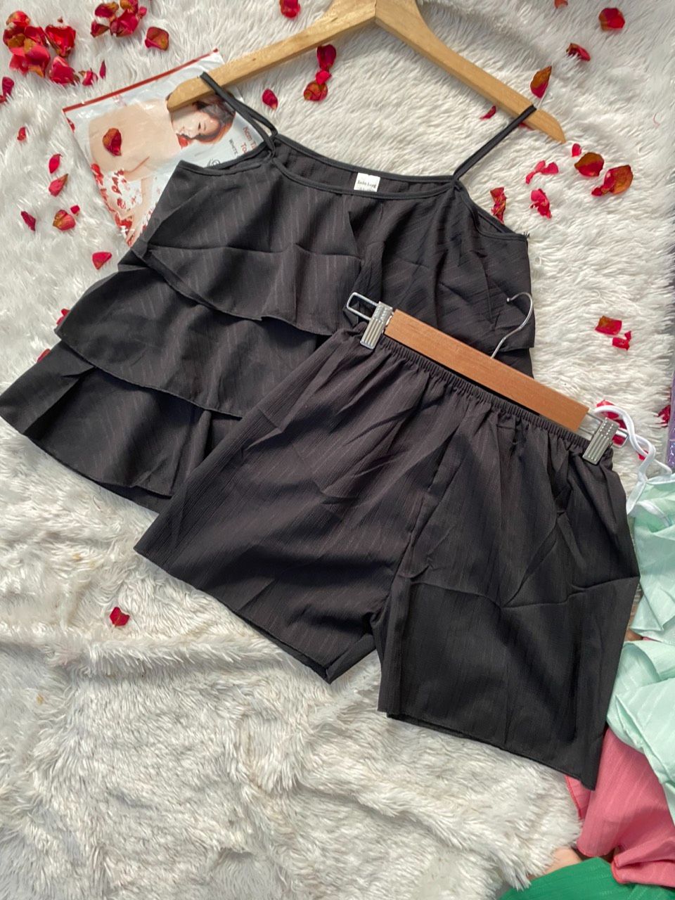 Đồ Bộ Ngắn Phối Tầng Chấm Bi Siêu Xinh Set 2 Dây 3 Tầng Chất Vải Mềm Mịn Thoáng Mát From Dưới 58 Kí