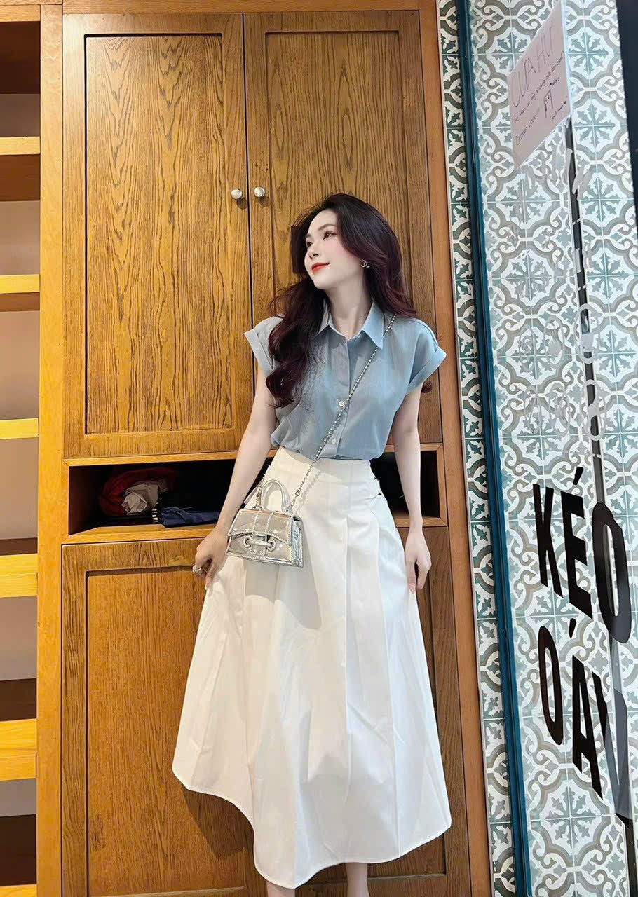 Sét váy thời trang nữ mặc đi chơi áo chất jeans lụa cổ sơ mi tay ngắn mix chân váy kaki chữ A trắng maxi