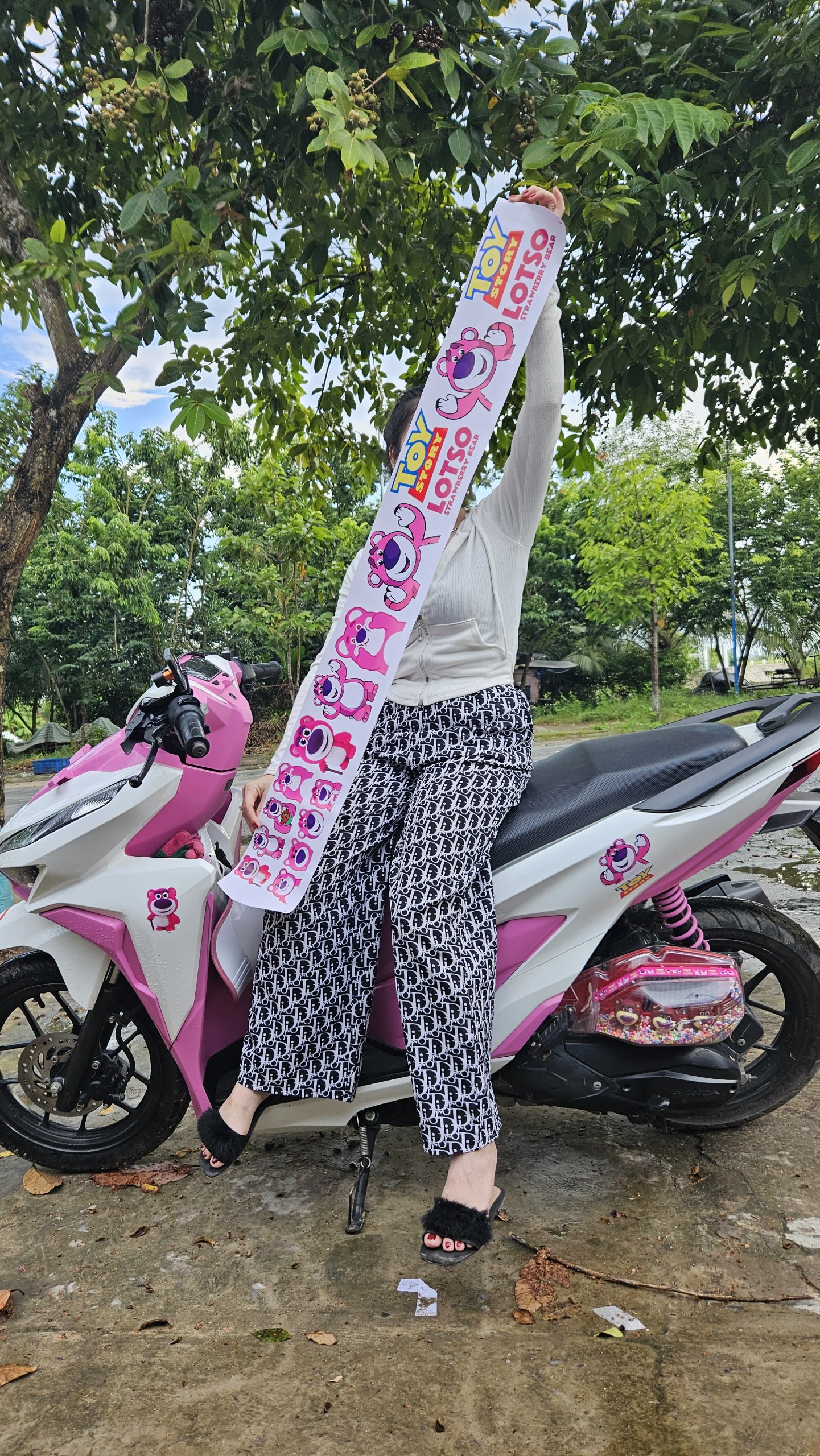 Sticker Gấu Dâu, Hình dán Doremon, Phi Hành Gia, nhãn dán, sticker hình cute các thể loại...dán nón bảo hiểm, dán đt