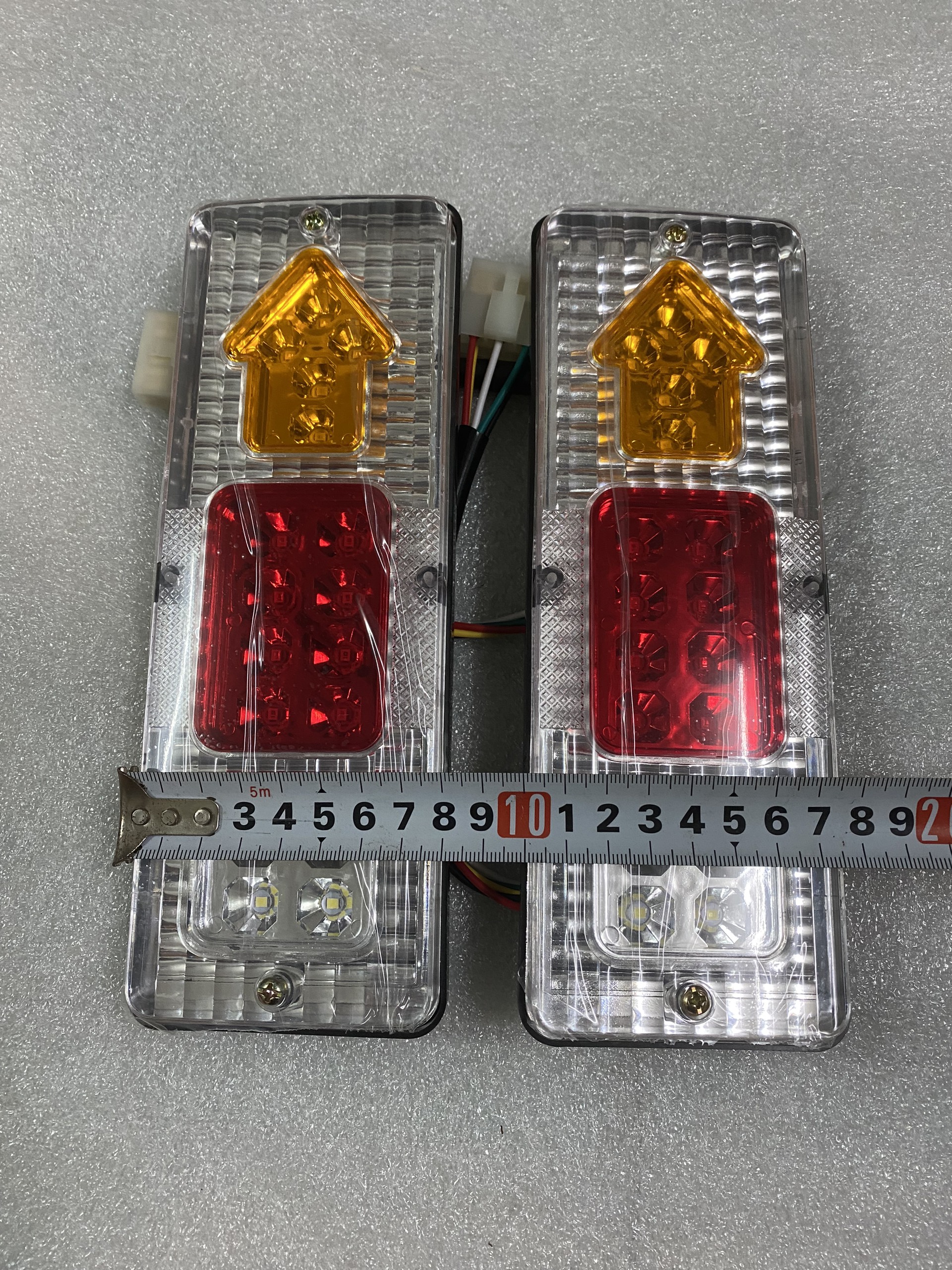 Cặp xi nhan 3 bóng đèn led dùng lắp ráp cho các dòng xe 3 bánh,xe 4 bánh và các dòng xe khác